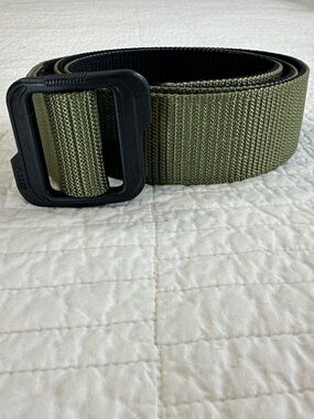 5.11 Tactical 1.5” Double Duty Belt 44” length Reversible Green Black like new